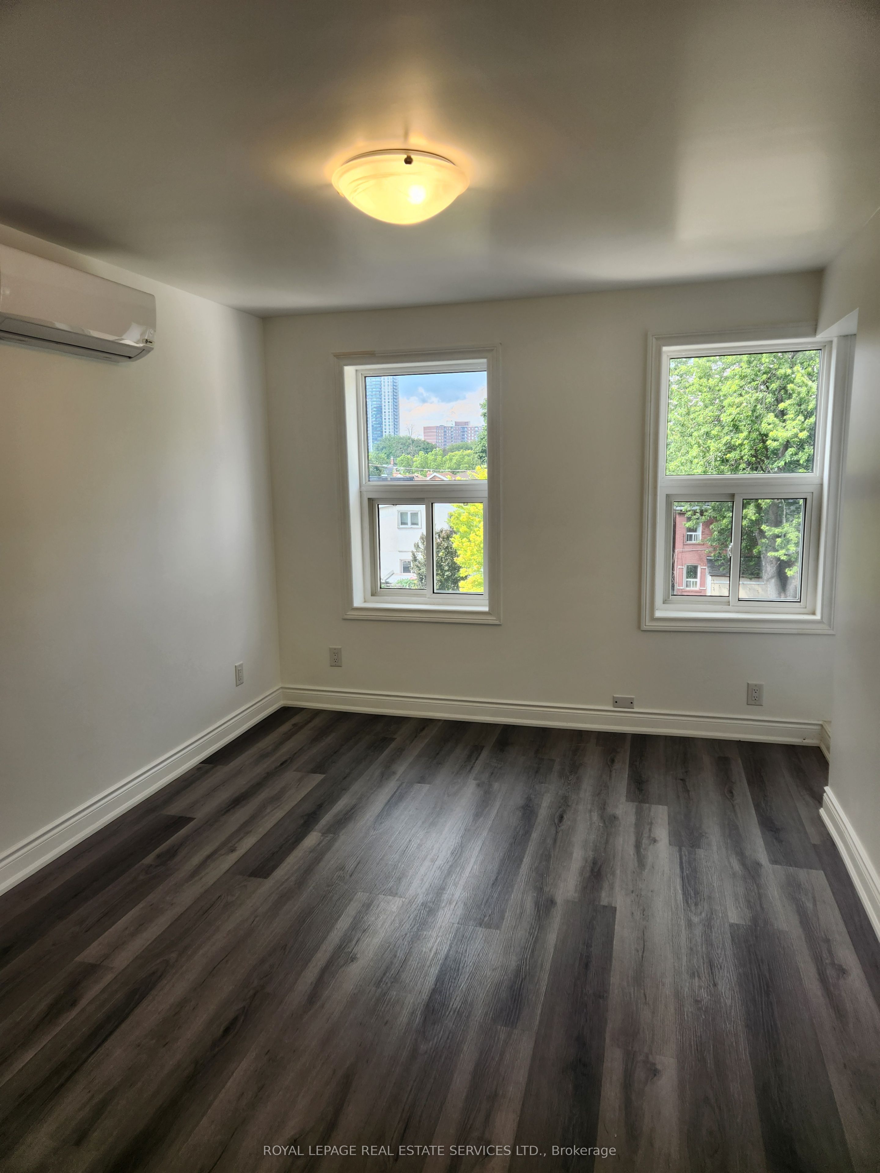 2820 Danforth Avenue 302 Property Photo 4