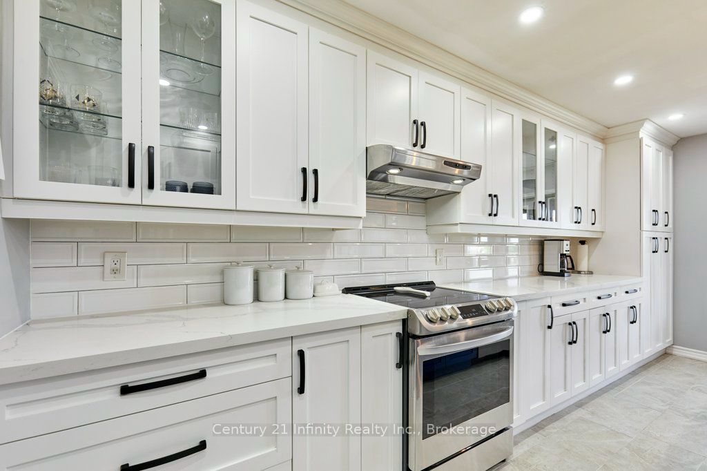 8 Murkar Crescent Property Photo 2
