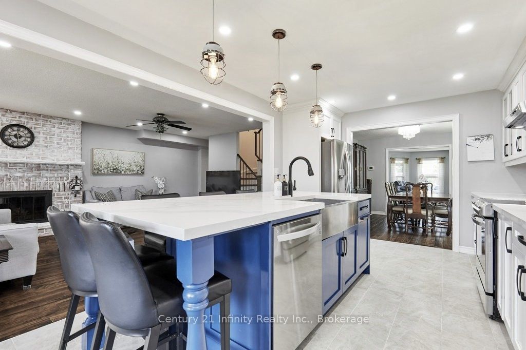 8 Murkar Crescent Property Photo 3