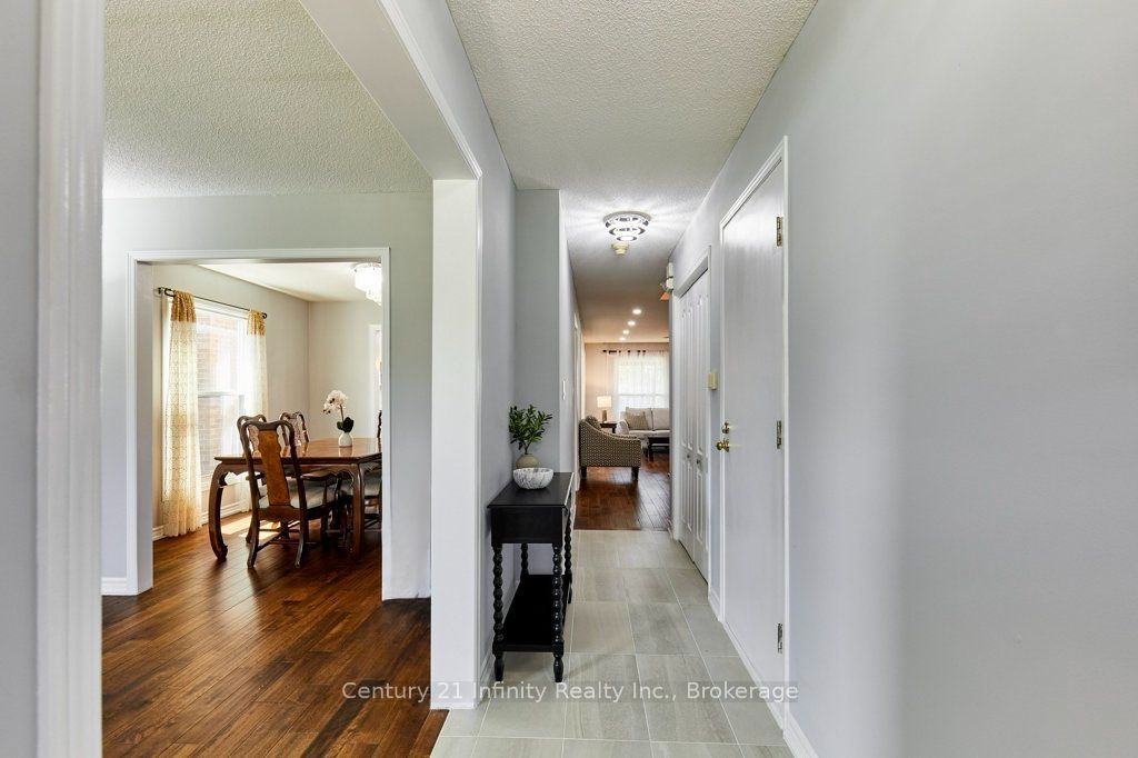 8 Murkar Crescent Property Photo 4