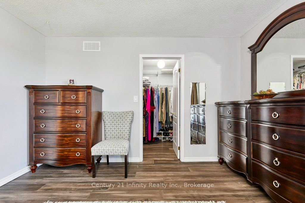 8 Murkar Crescent Property Photo 22