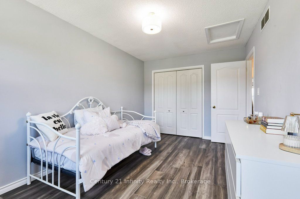 8 Murkar Crescent Property Photo 27