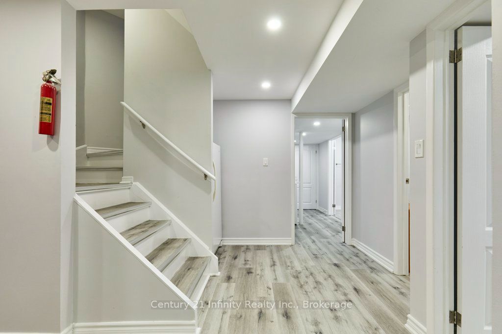 8 Murkar Crescent Property Photo 32