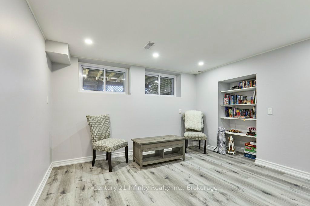 8 Murkar Crescent Property Photo 33