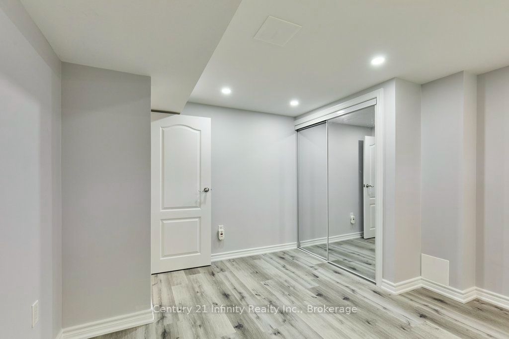8 Murkar Crescent Property Photo 34