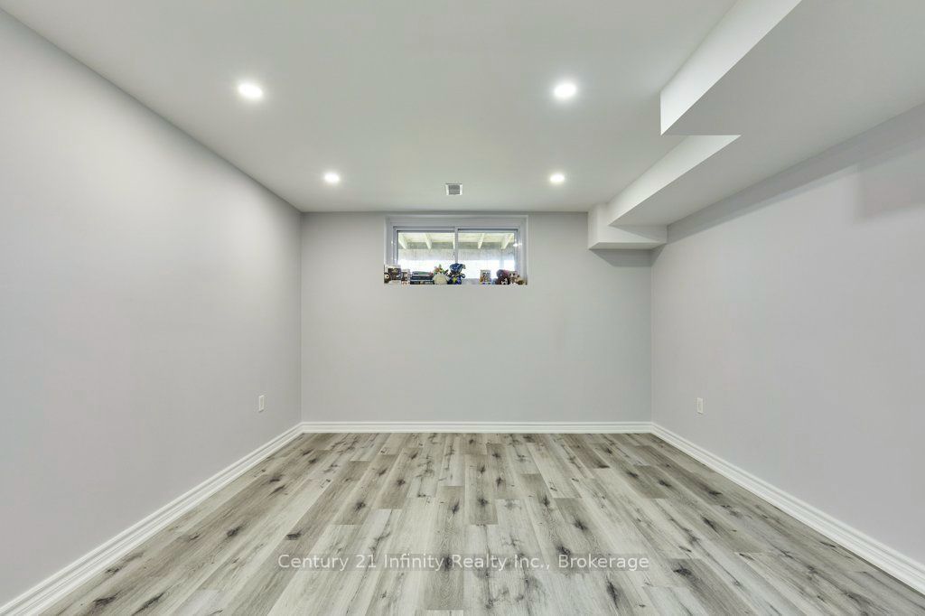 8 Murkar Crescent Property Photo 35