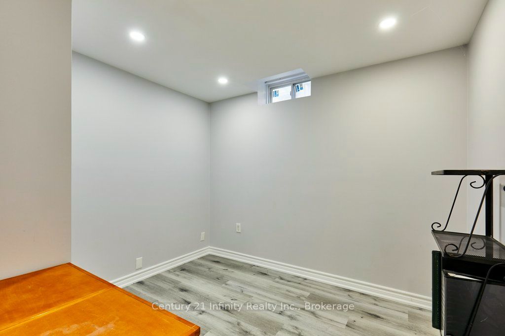 8 Murkar Crescent Property Photo 37