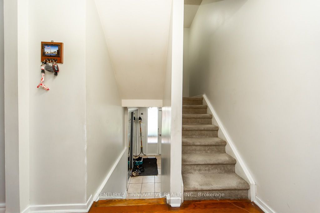48 Dunthorne Court Property Photo 6
