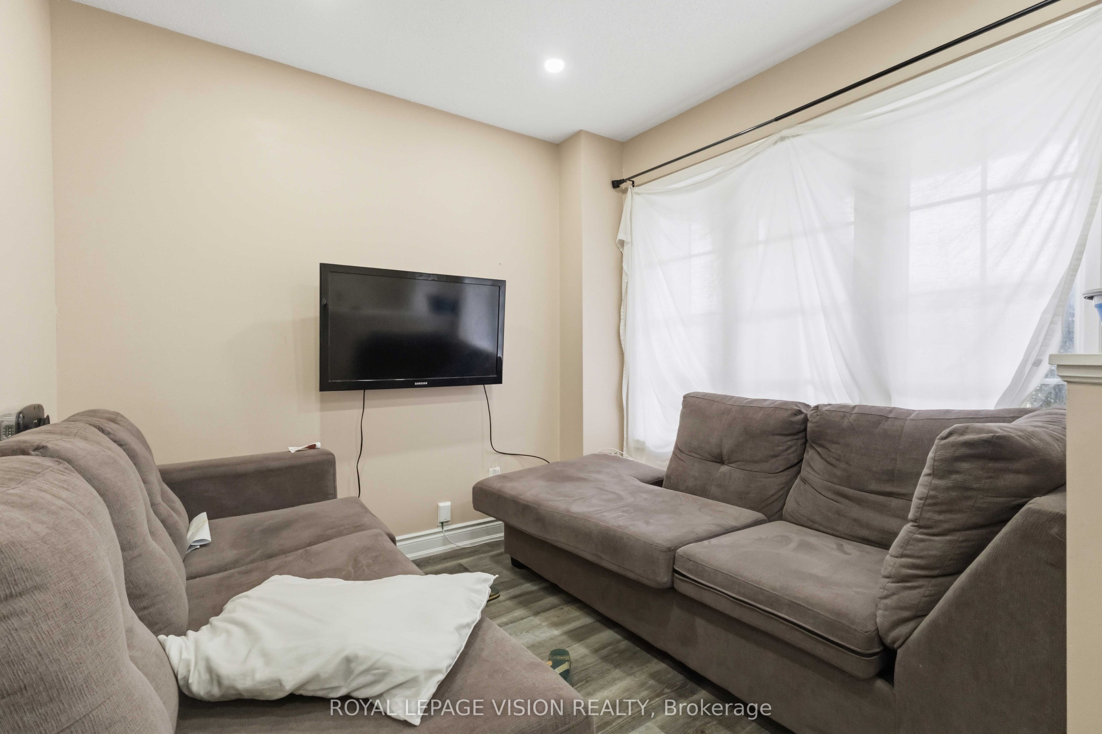 1815 Dalhousie Crescent Property Photo 6