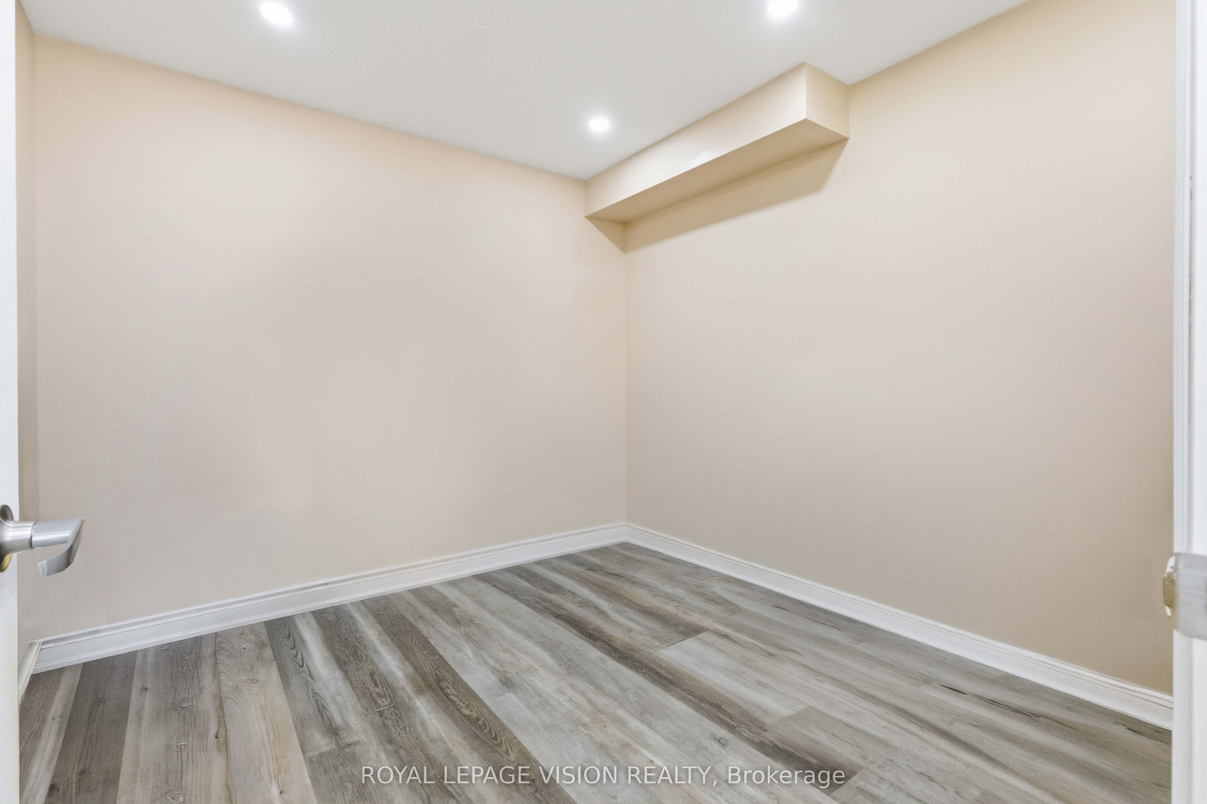 1815 Dalhousie Crescent Property Photo 8