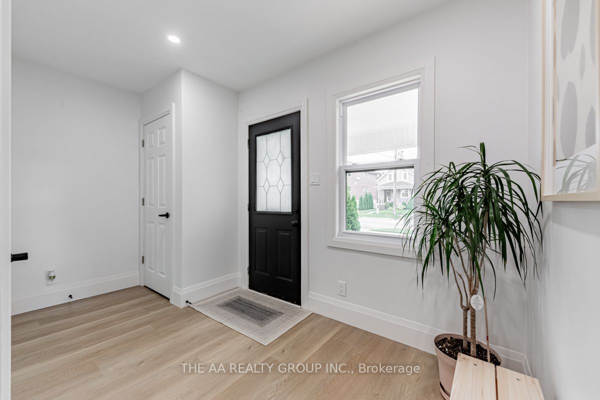 212 Oshawa Boulevard S Property Photo 6