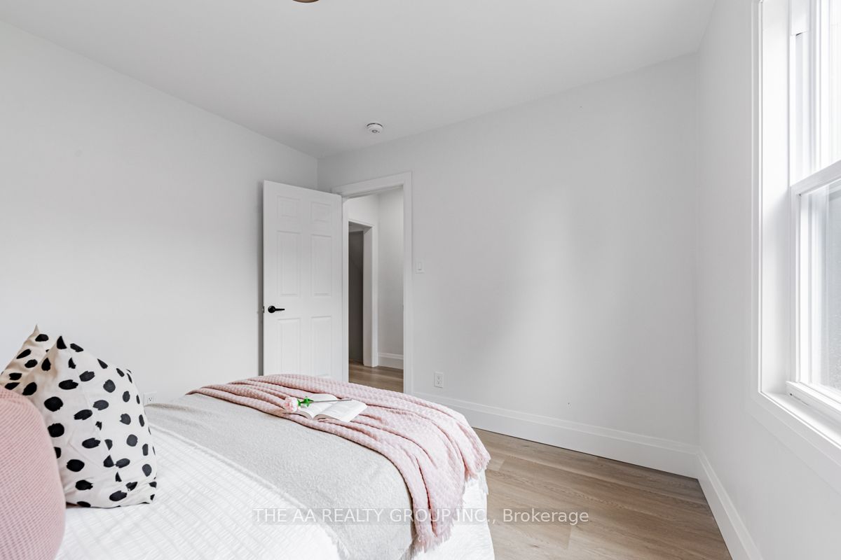 212 Oshawa Boulevard S Property Photo 8