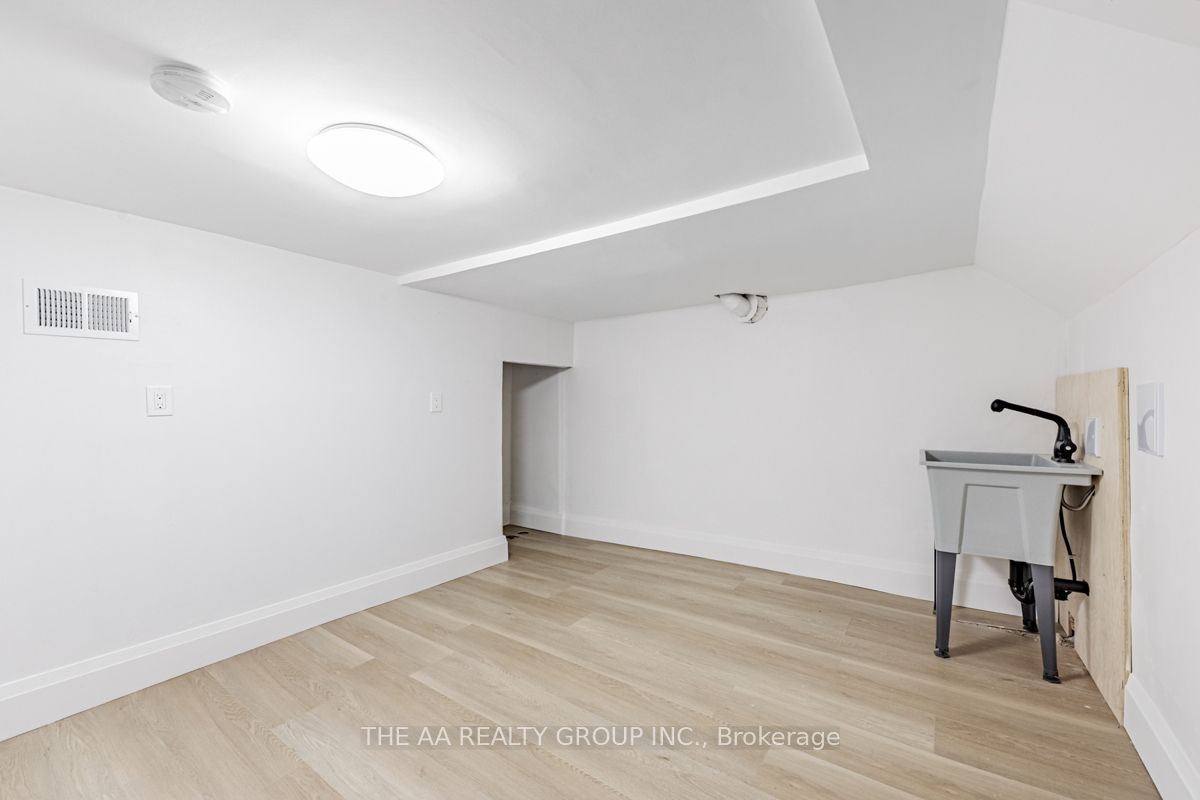 212 Oshawa Boulevard S Property Photo 21
