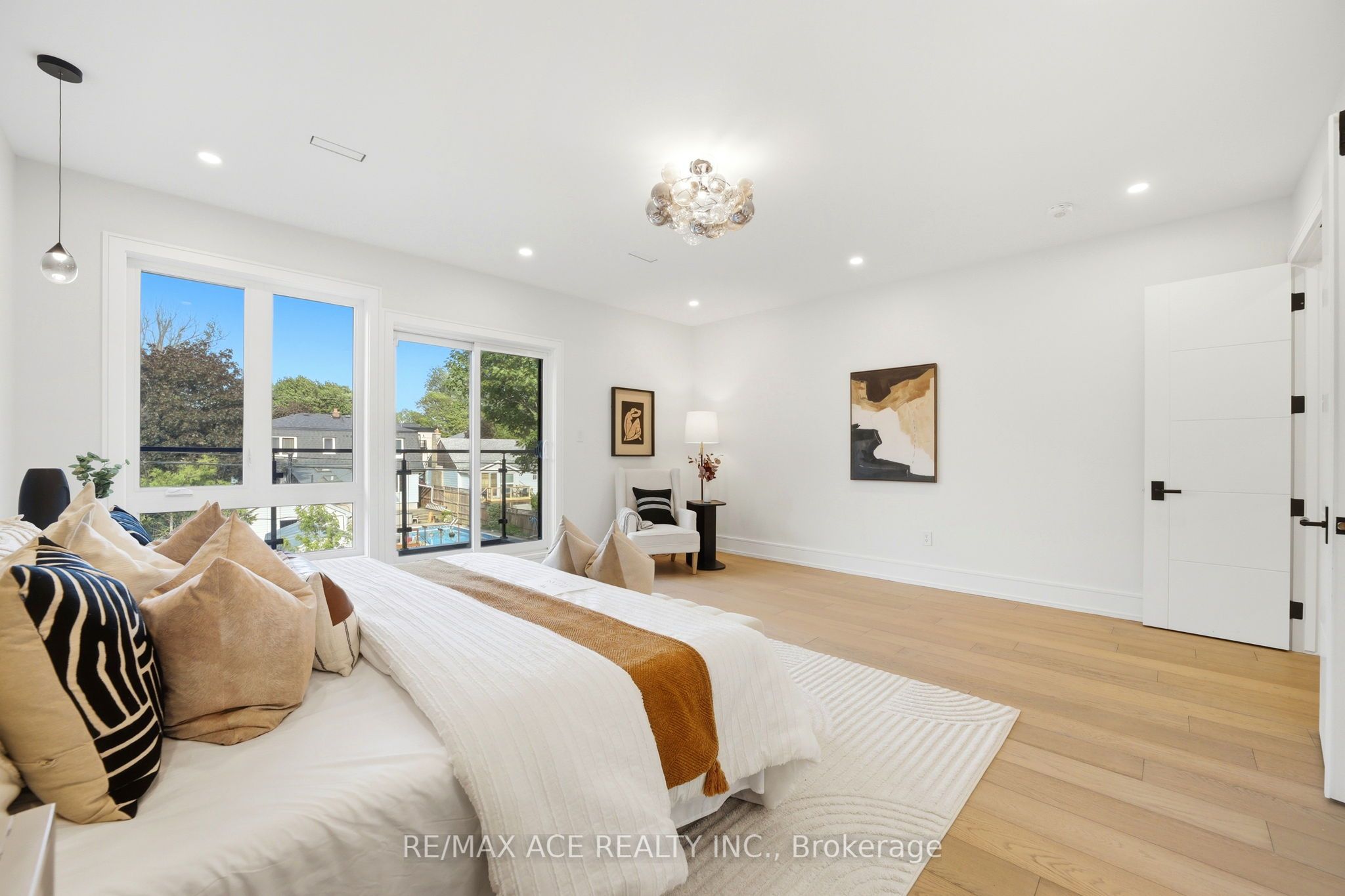61 Harewood Avenue Property Photo 22