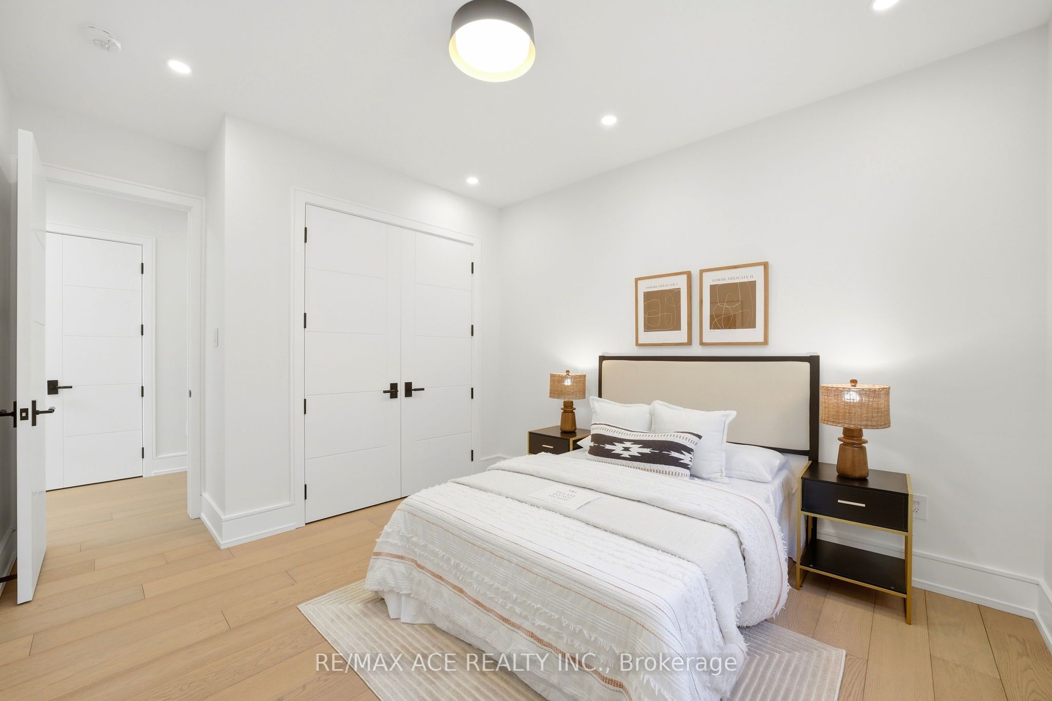 61 Harewood Avenue Property Photo 33