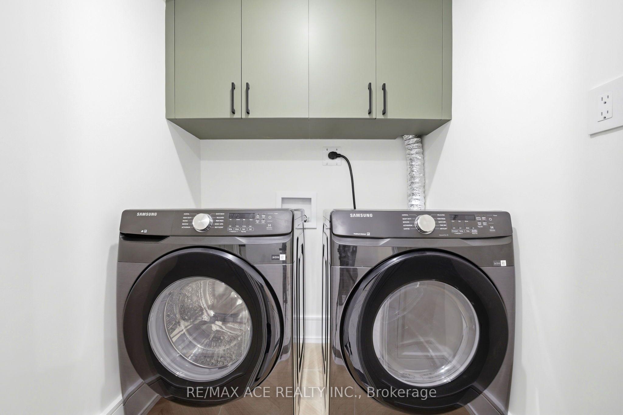 61 Harewood Avenue Property Photo 43