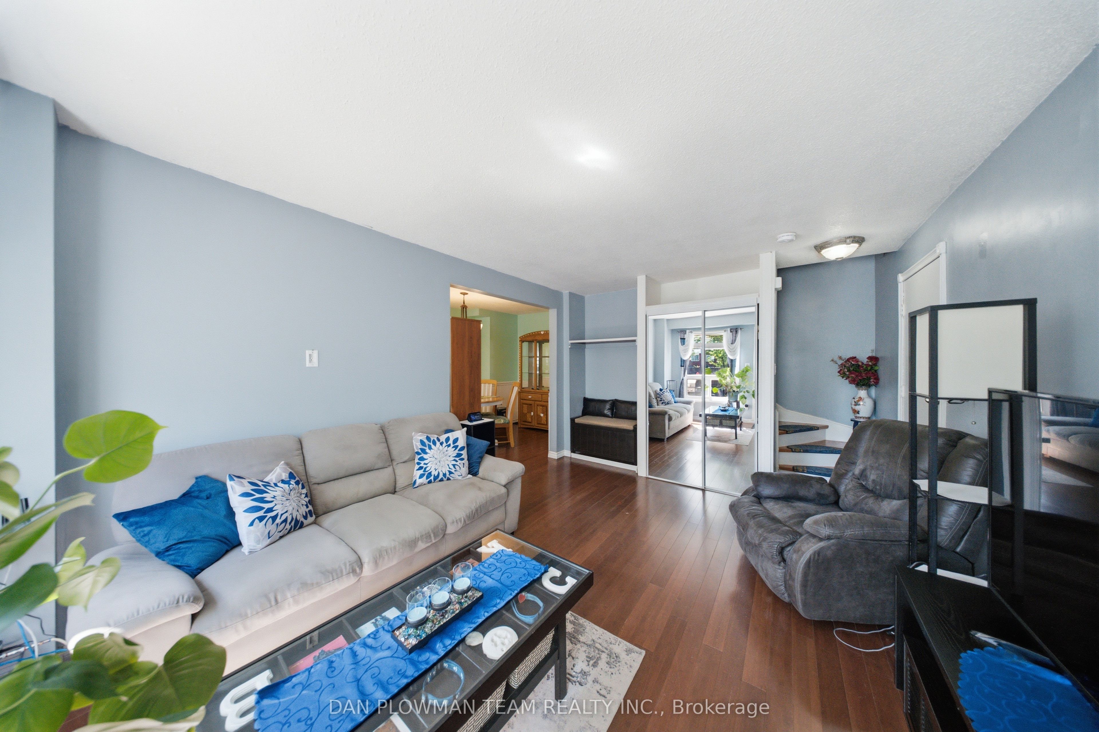 960 Glen Street 108 Property Photo 6