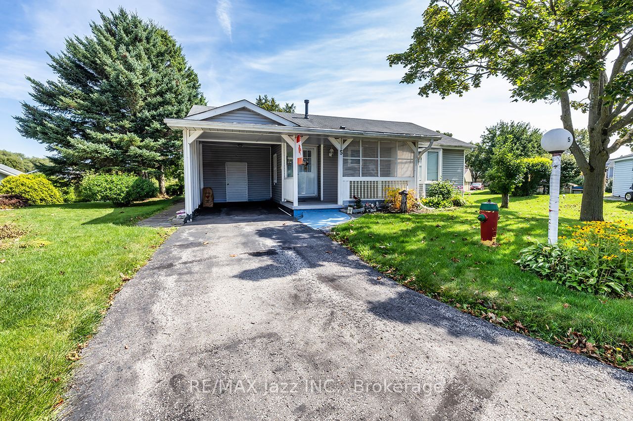 5 King Court Property Photo 2