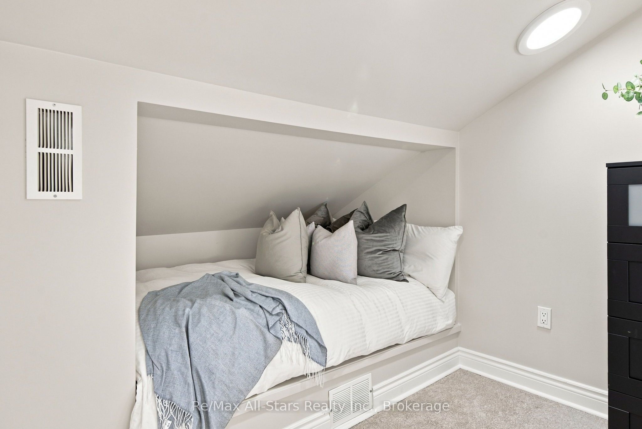 15238 Old Simcoe Road Property Photo 15