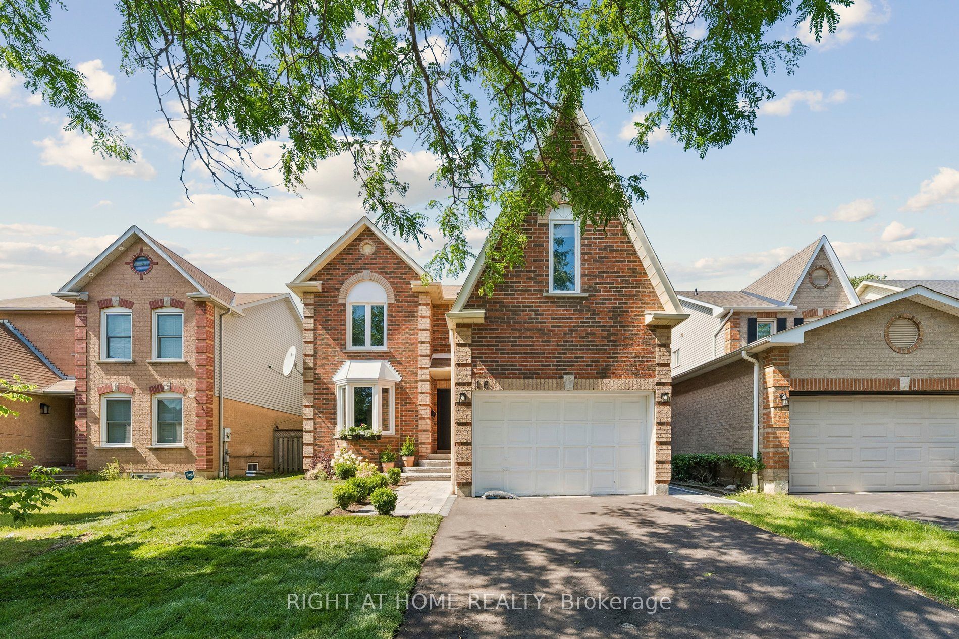 16 Ian Fleming Crescent Property Photo 1
