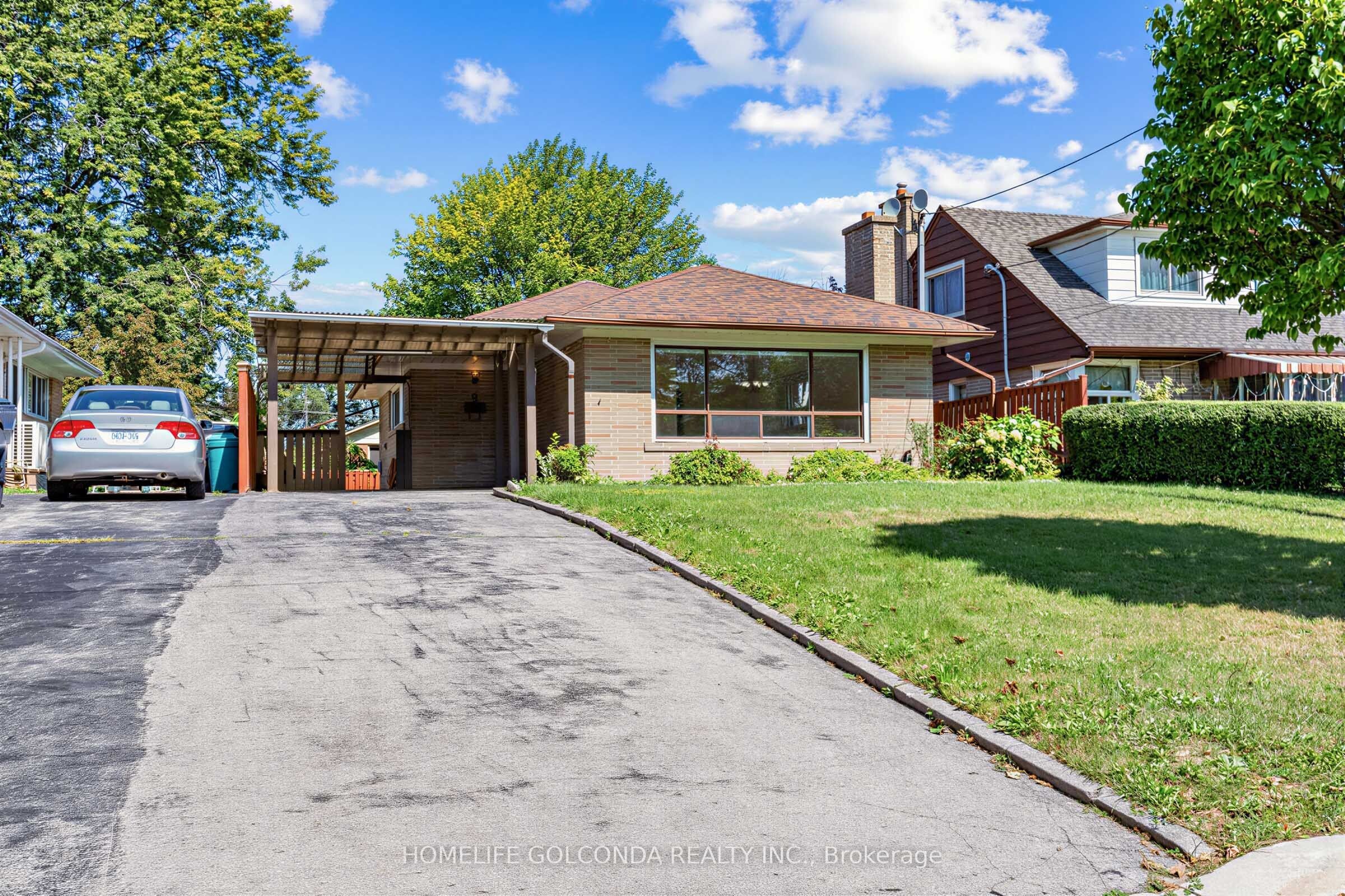 9 Moorecroft Crescent
