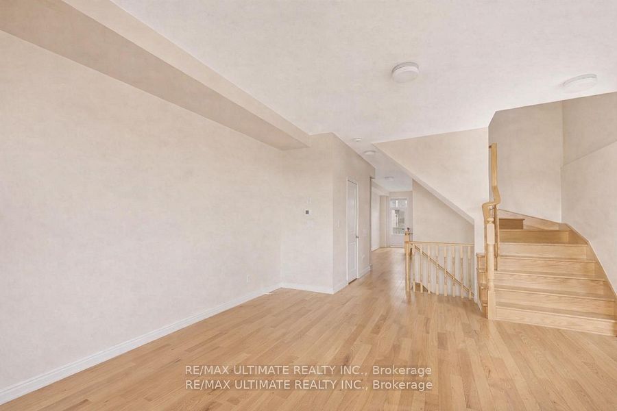 2632 Castlegate Crossing Drive Property Photo 8