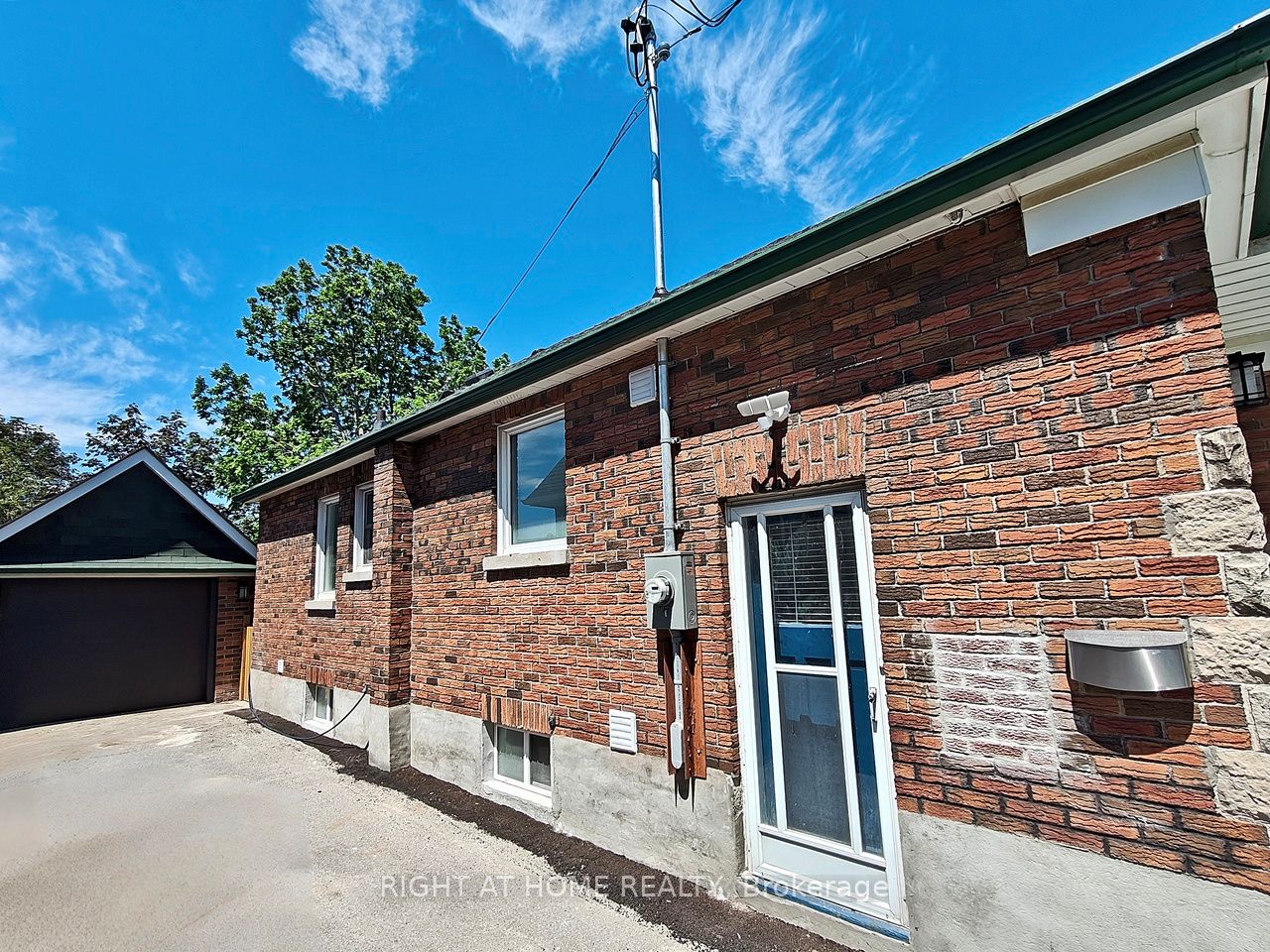 92 Cadillac Avenue S Lower Level Property Photo 3