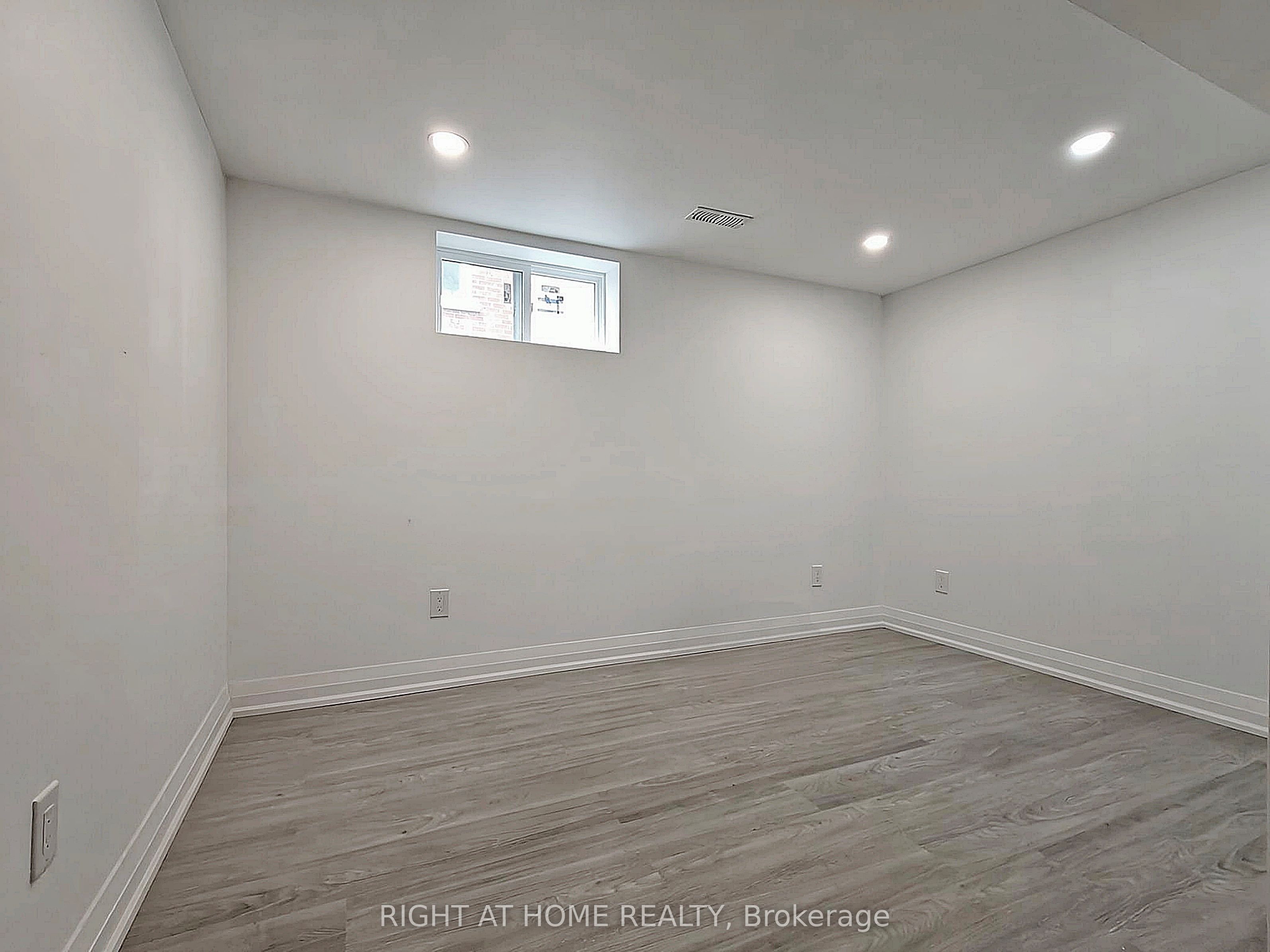 92 Cadillac Avenue S Lower Level Property Photo 9
