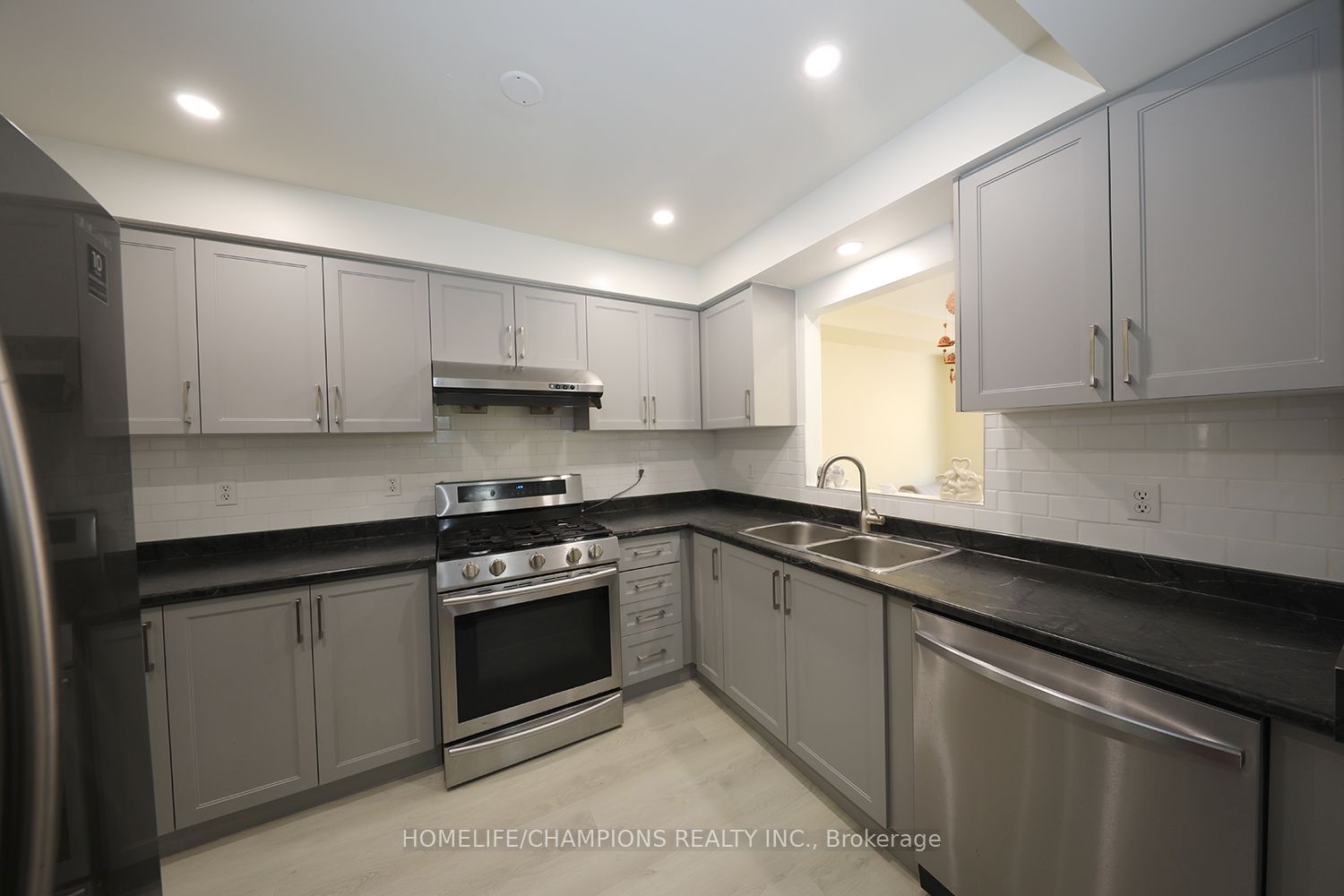 16 Echo Glen Road Property Photo 8