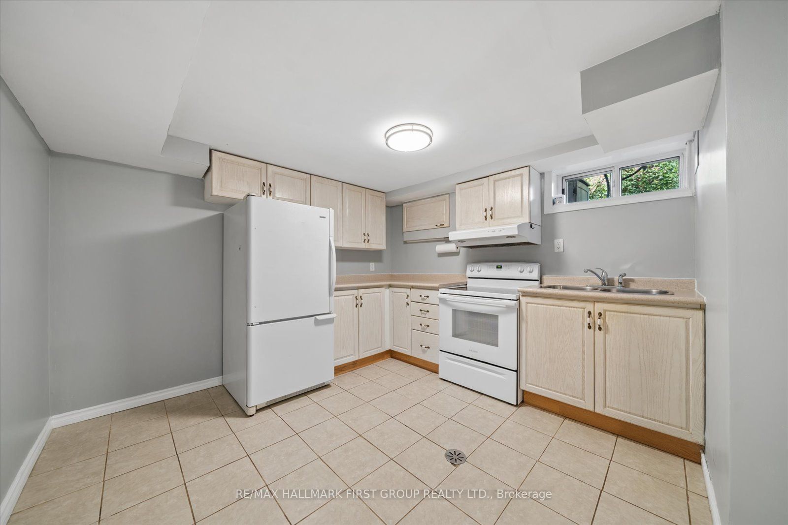 531 Harmony Road S Property Photo 7