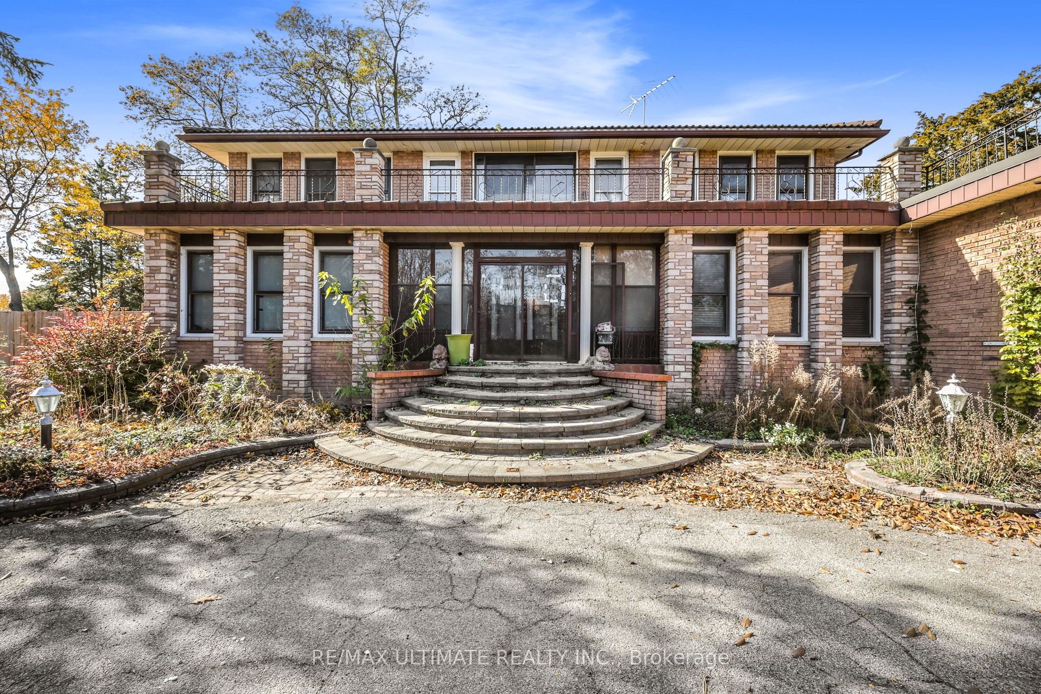 1010 Ritson Road N Property Photo 1
