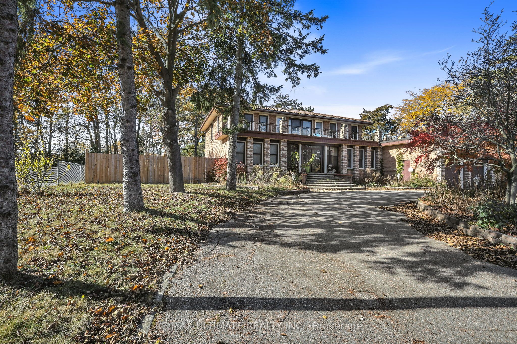 1010 Ritson Road N Property Photo 2
