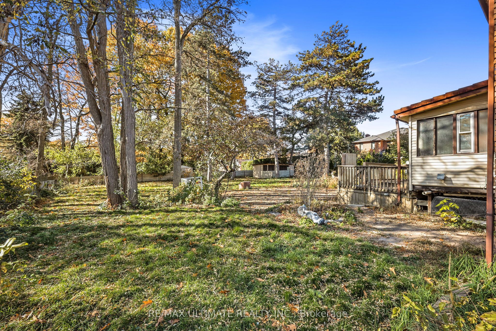 1010 Ritson Road N Property Photo 4