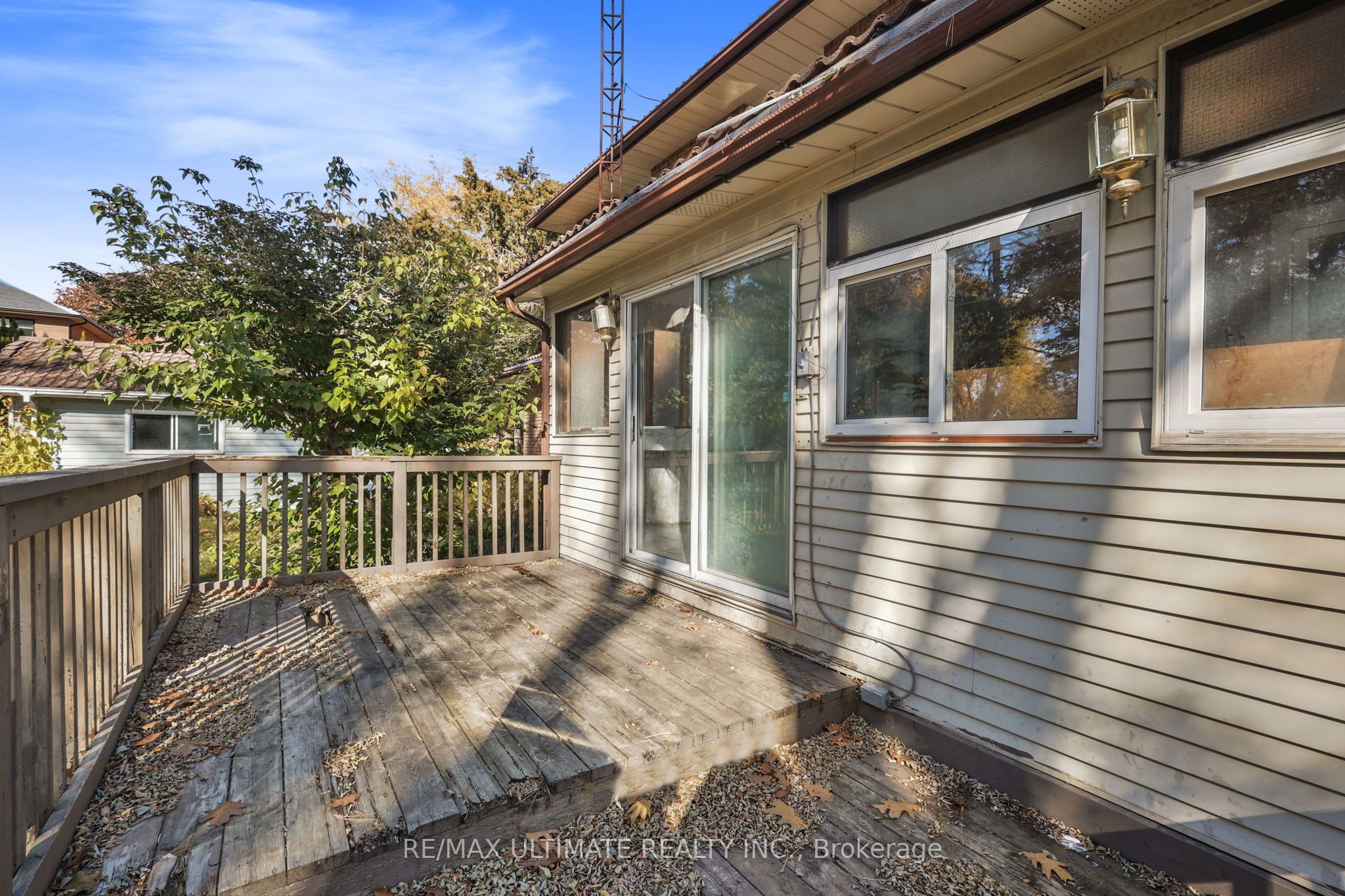 1010 Ritson Road N Property Photo 6