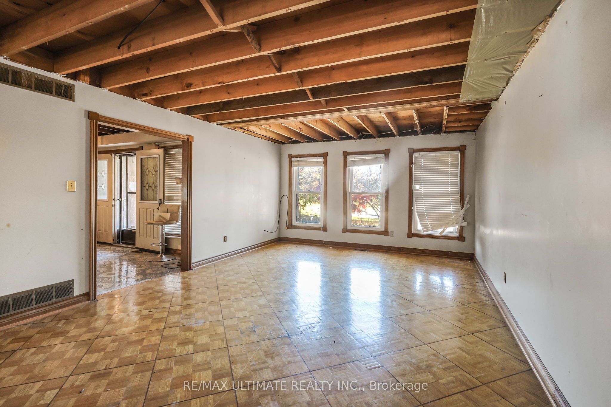 1010 Ritson Road N Property Photo 7