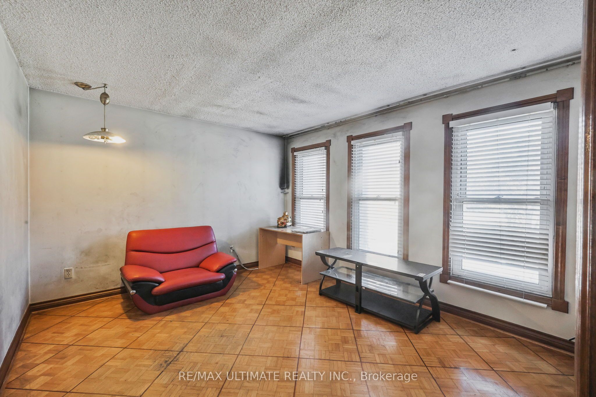1010 Ritson Road N Property Photo 11