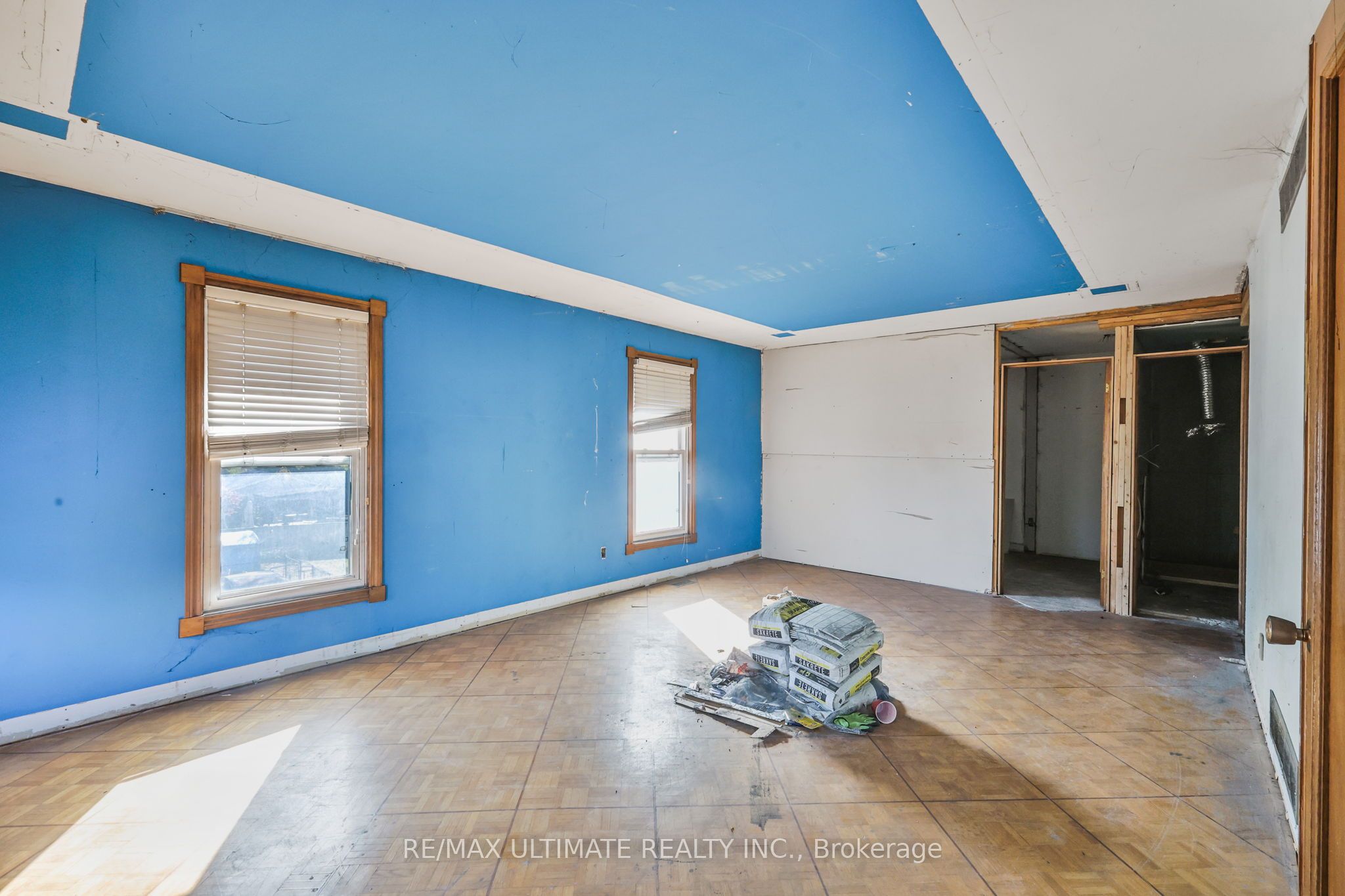1010 Ritson Road N Property Photo 12