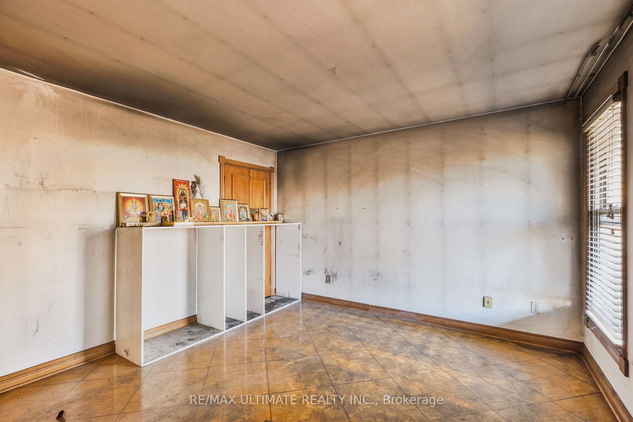 1010 Ritson Road N Property Photo 14