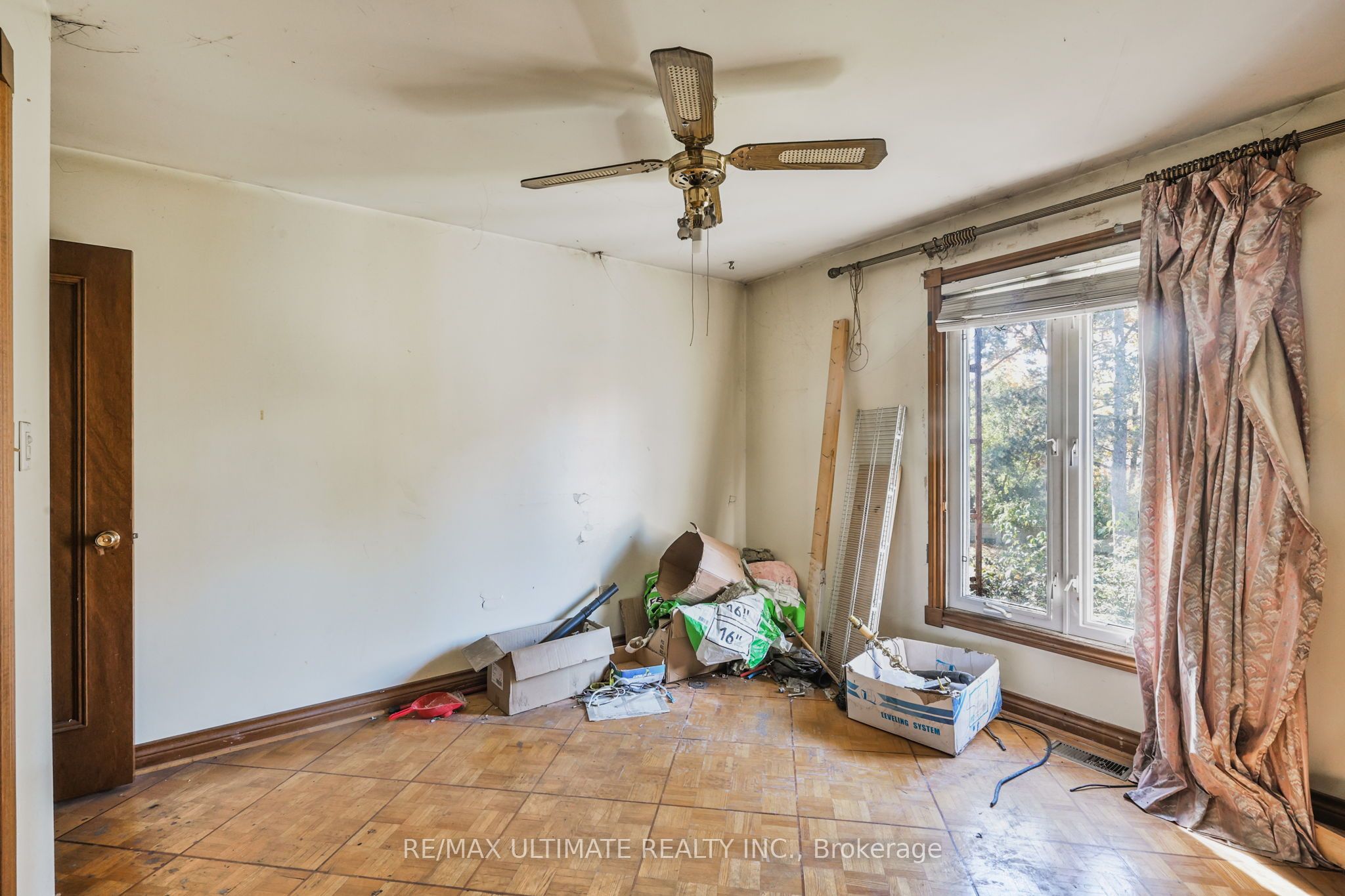 1010 Ritson Road N Property Photo 18