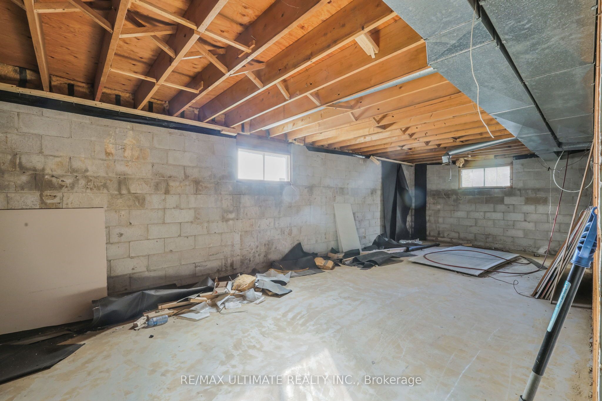 1010 Ritson Road N Property Photo 21
