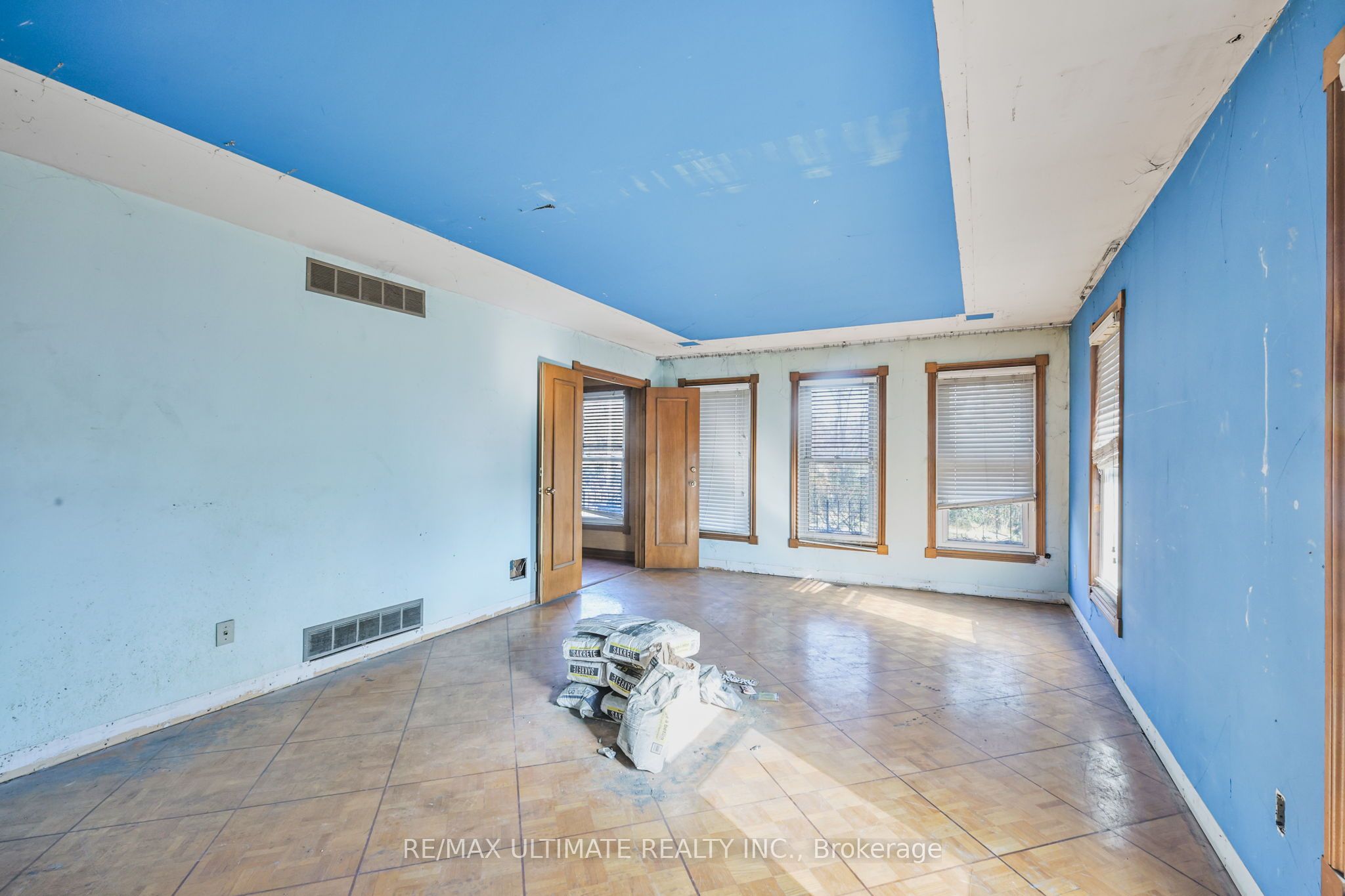 1010 Ritson Road N Property Photo 24