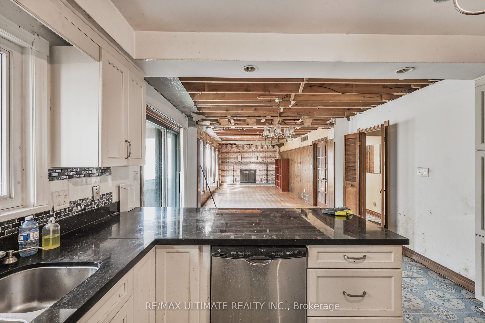 1010 Ritson Road N Property Photo 26