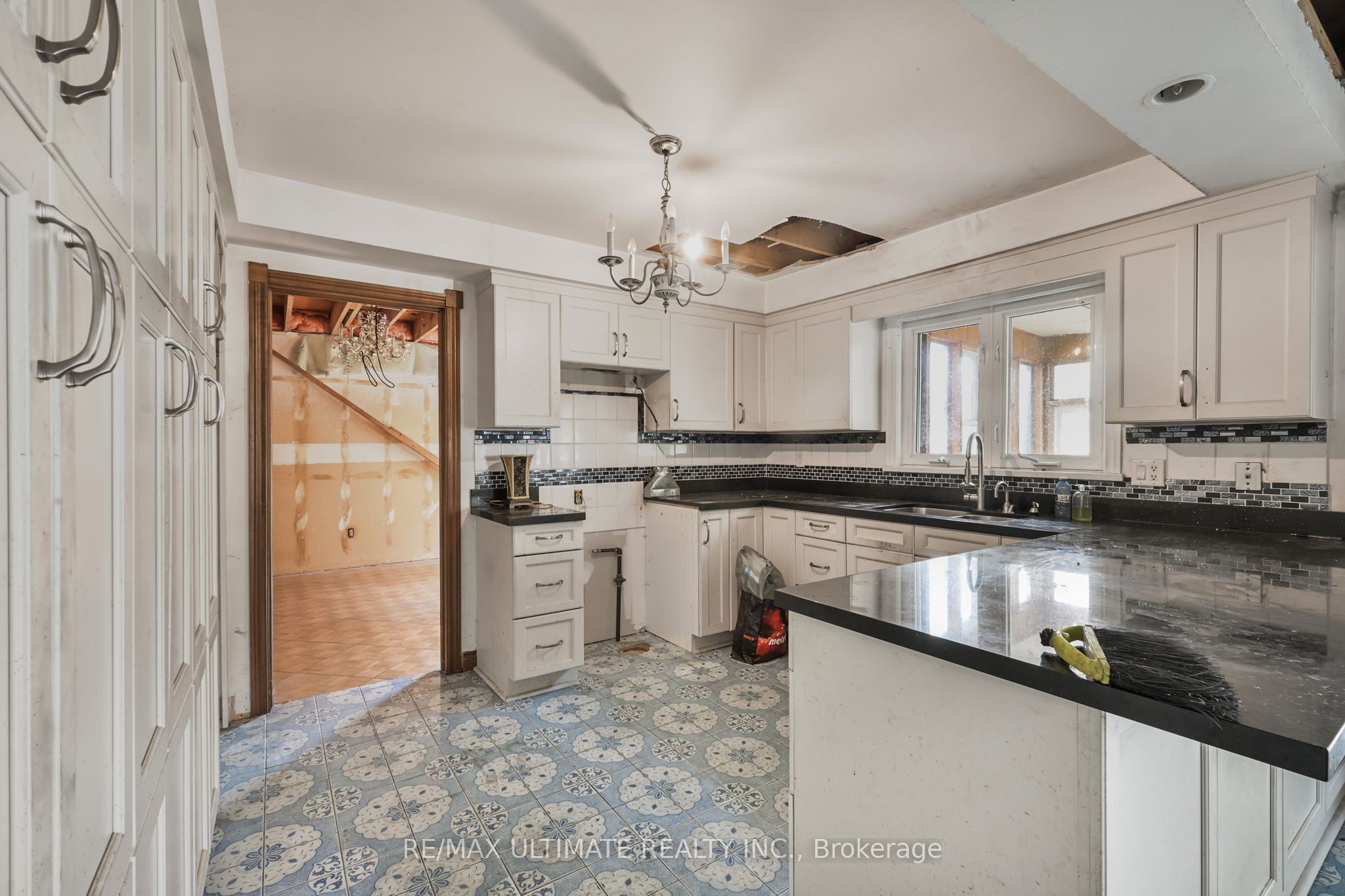 1010 Ritson Road N Property Photo 29