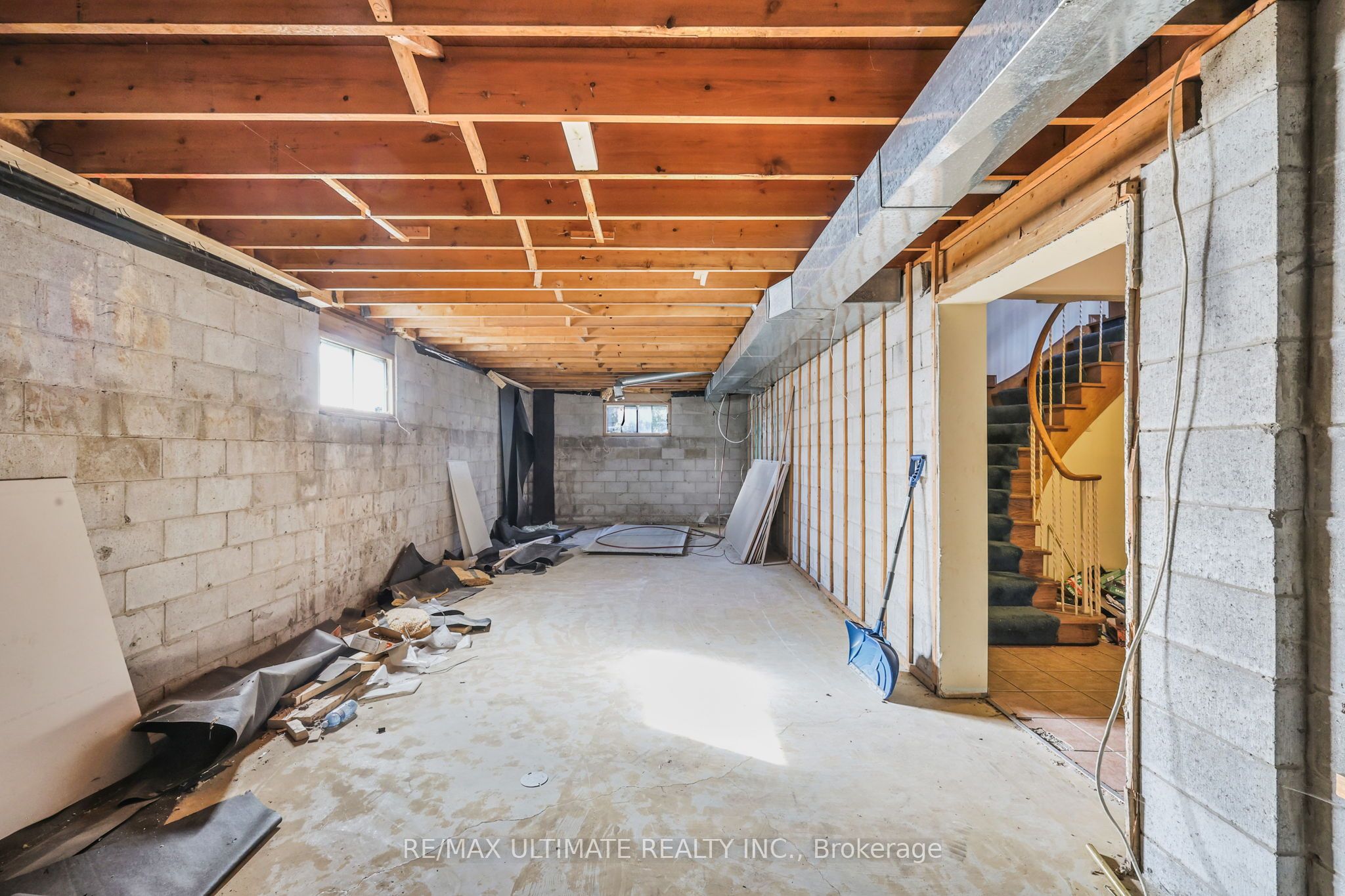 1010 Ritson Road N Property Photo 37