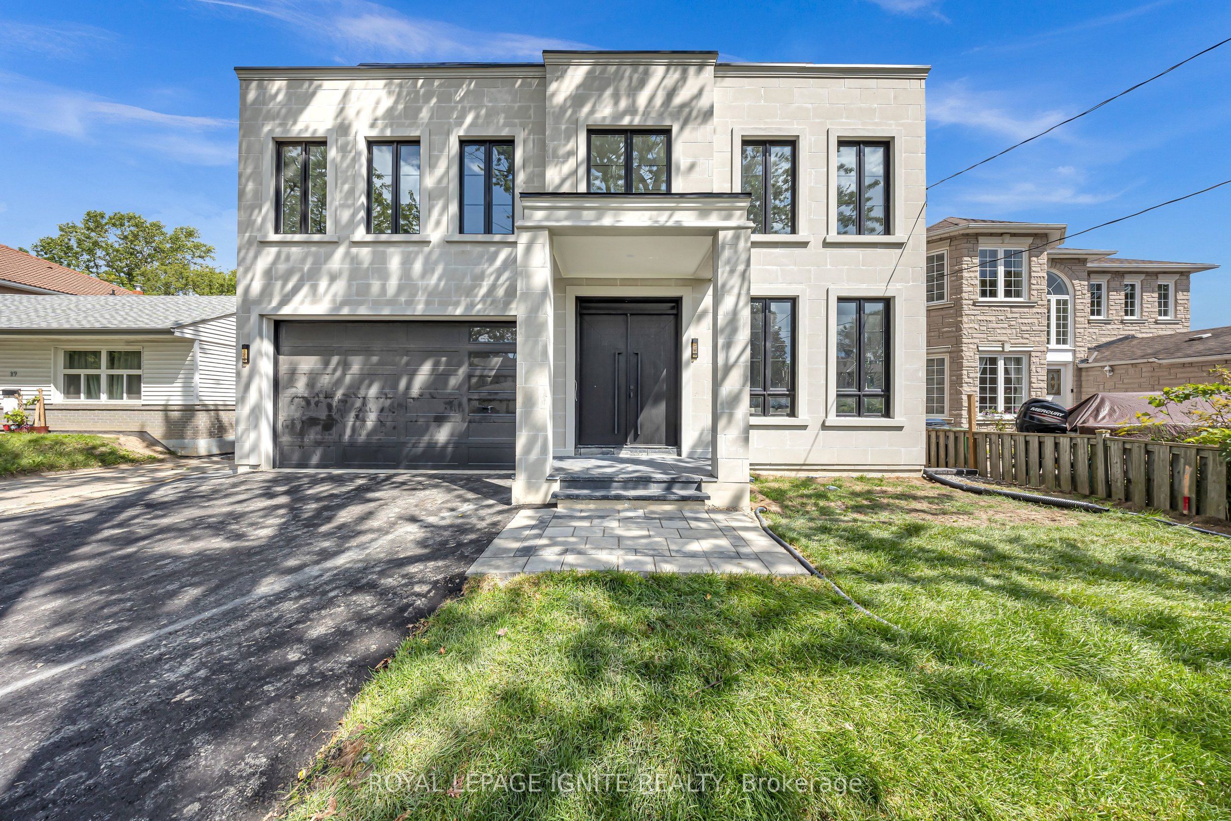 15 Deblyn Drive E Property Photo 1