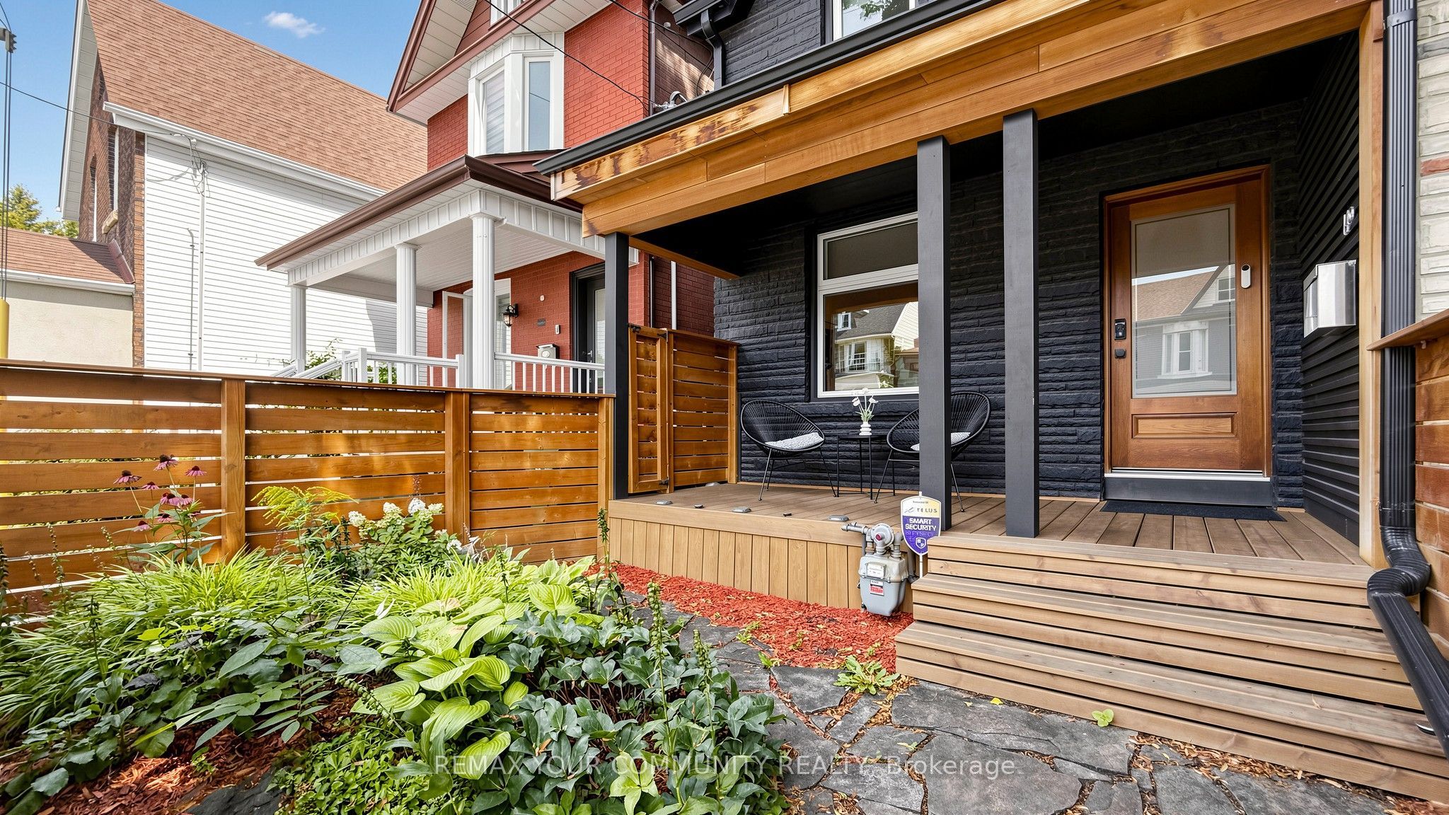 149 Jones Avenue N Property Photo 2