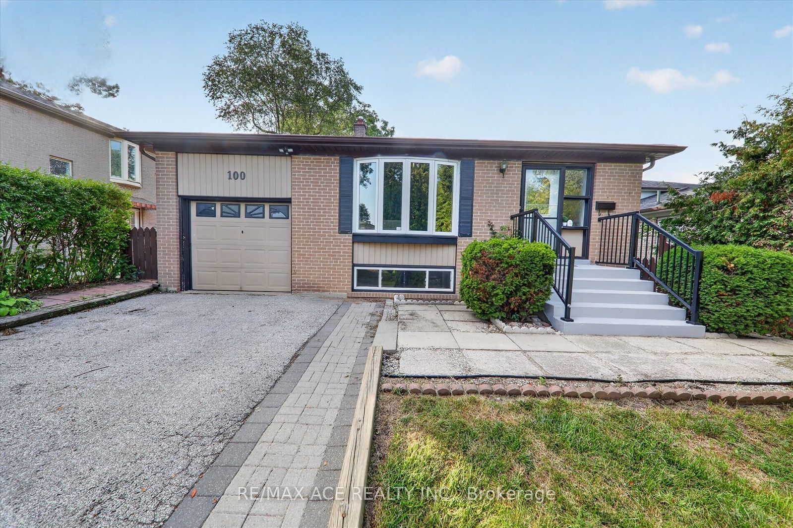 100 Merkley Square Property Photo 1