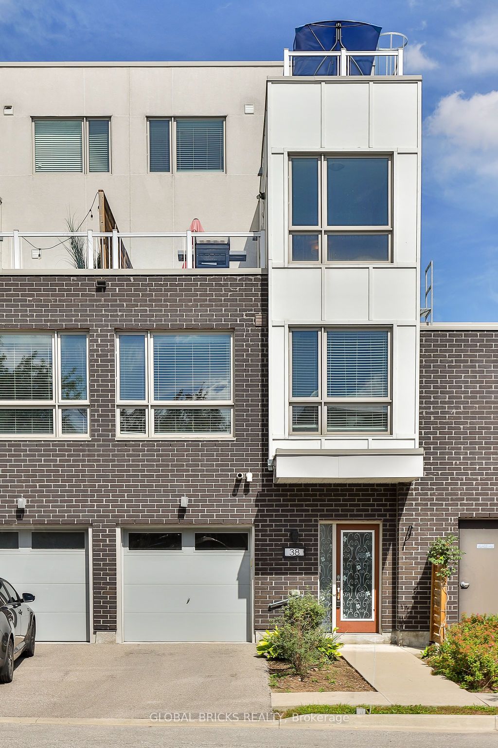1870 Altona Road #38 Property Photo 2