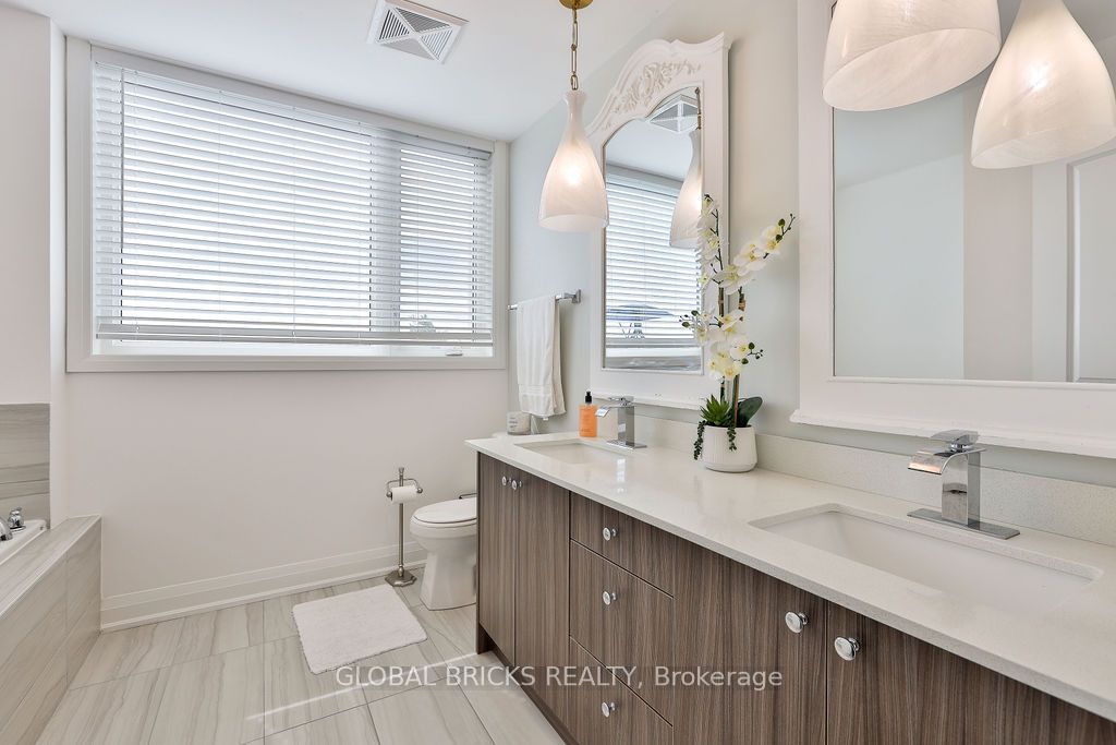 1870 Altona Road #38 Property Photo 14