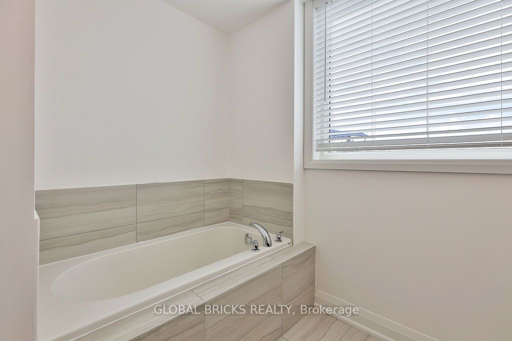 1870 Altona Road #38 Property Photo 17
